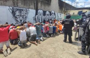 Ekvador cezaevinde çıkan isyanda 43 kişi öldü