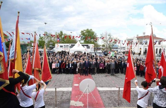 19 Mayıs töreninde MHP ve CHP’li grup arasında kavga çıktı