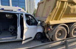 İstanbul’da inşaat işçilerini taşıyan minibüs hafriyat kamyonuna çarptı: 11 yaralı