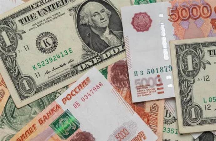 Rus rublesi, dolar karşısında son 4 yılın en yüksek seviyesinde