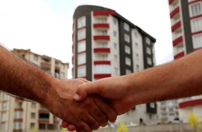 AKP’lilerin yüzde 80’i ev alana vatandaşlık verilmesini istemiyor