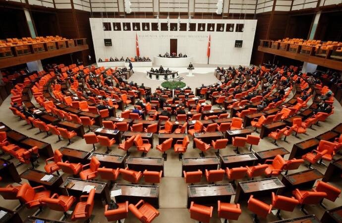 AKP’li Yazıcı’dan ‘türban düzenlemesi’ açıklaması: Önümüzdeki hafta TBMM’ye sunulabilir