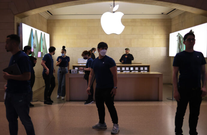 Apple mühendisleri casusluk davaları nedeniyle zor durumda