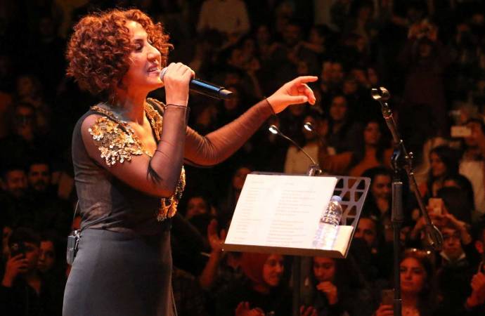 AKP’li belediye tarafından konseri iptal edilen Aynur Doğan Ankara’da sahne aldı