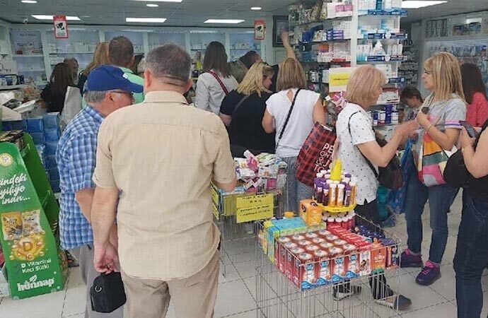 Bulgar turistlerden ucuz ilaç kuyruğu!