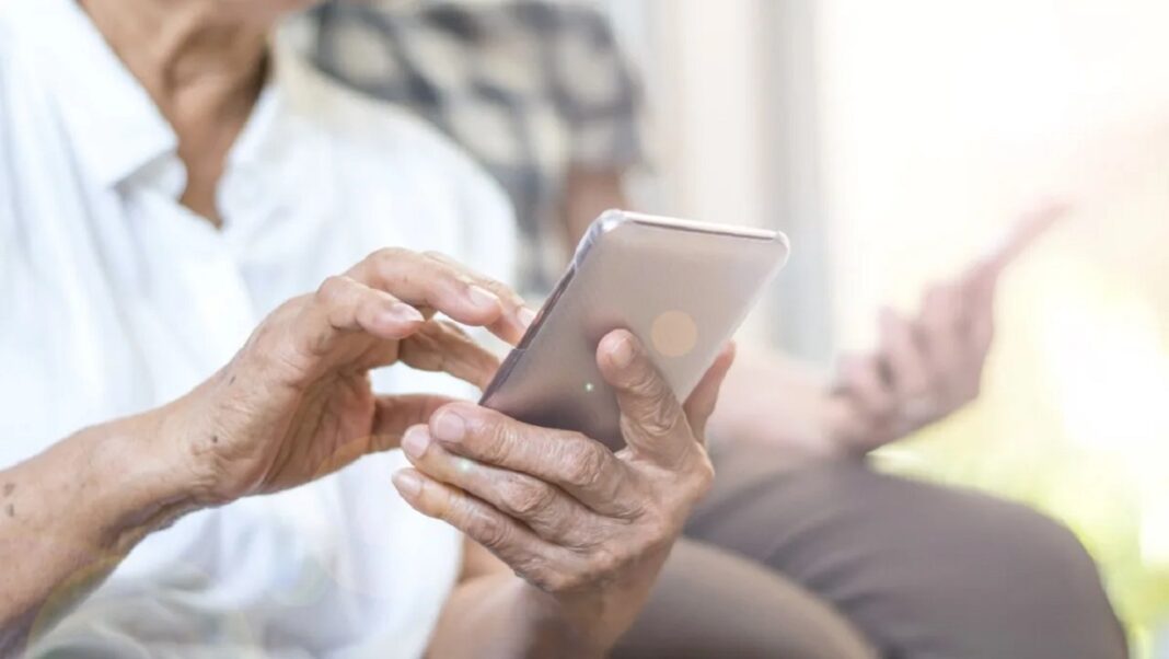 Alzheimer hastalığının sebebi cep telefonları mı?