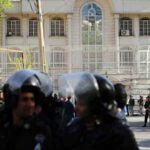 İran’da iş merkezinin çökmesini protesto edenlere müdahale edildi