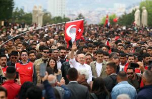 Kılıçdaroğlu gençlerle Anıtkabir’e yürüdü: SADAT’ları, beşli çeteleri beraber ezeceğiz