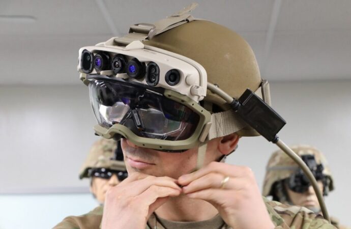 Microsoft Hololens gözlükler askerler tarafından kabul görmedi