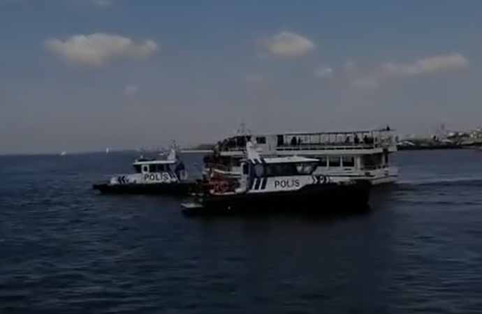 Polis tekneyi 1 Mayıs alanına yanaştırmadı denize atlayıp barikatı aştı!
