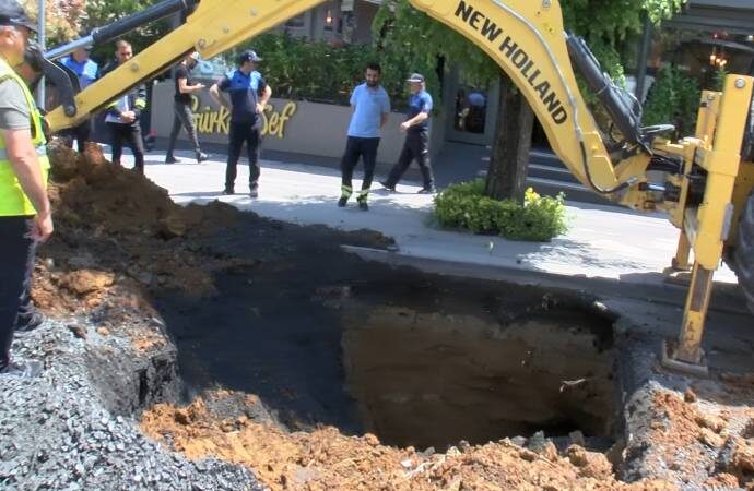 İstanbul’daki çukur ‘gizli tünel’ iddiası üzerine yeniden kazılıyor