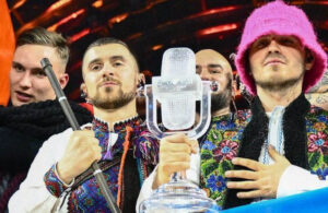 Eurovision birincileri kupalarını satıp Ukrayna’ya drone alacak