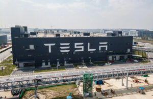 Yeni fabrikaları Tesla’yı milyarlarca dolar zarara uğrattı