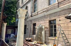 Beyoğlu Belediyesi Fransa’ya ait binaya önce el koydu sonra vazgeçti