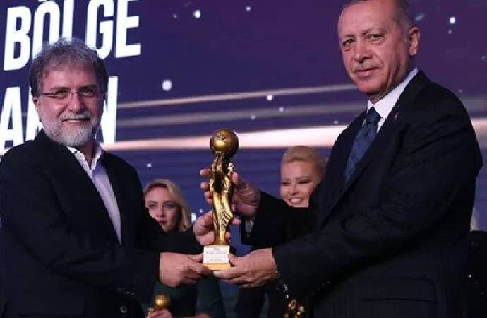 AKP pankartı Ahmet Hakan’ı mest etti! ‘İşte budur’