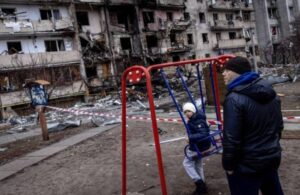 Ukrayna: Saldırılar sonucu 324 çocuk yaşamını yitirdi