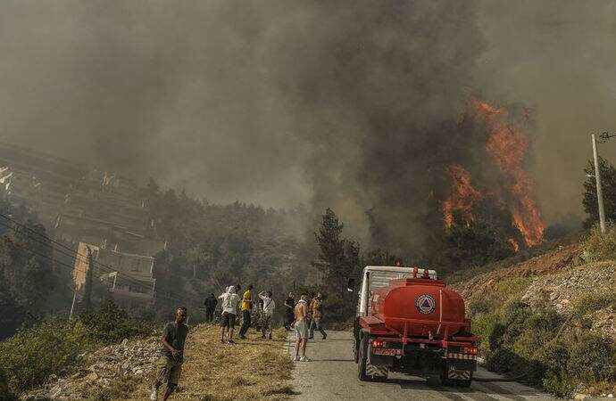 Yunanistan’daki yangın 7 saatin ardından söndürüldü