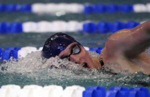 Trans kadın atletler yüzmede kadınlar kategorisinde yarışamayacak