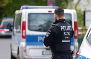 Almanya’da bir araç kalabalığa daldı! 1 ölü 30 yaralı