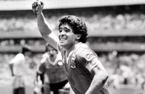 Maradona öldürüldü mü? Doktorları yargı karşısına çıkıyor