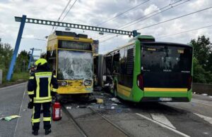 Almanya’da otobüsle tramvay çarpıştı: Yaralılar var