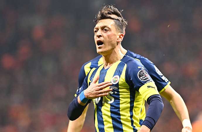 Mesut Özil ‘Fenerbahçe’den gitmeyeceğim’ dedi
