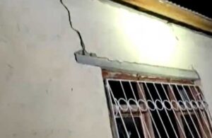 Van’daki deprem evlerde hasara neden oldu