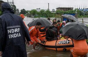 Hindistan ve Bangladeş’i sel vurdu: 13 ölü