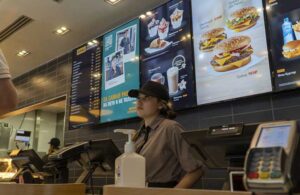 McDonald’s Rusya’da isim değiştirerek yeniden açıldı