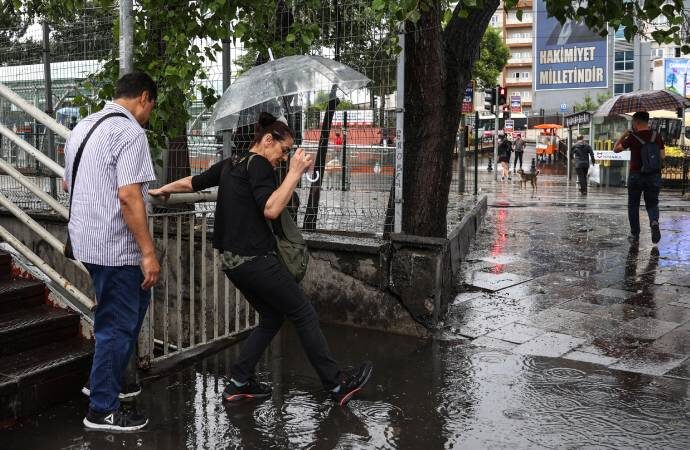 İstanbul güne yağmurla başladı
