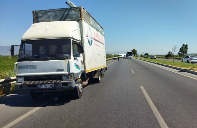 Aydın’da yolcu minibüsü kamyonete çarptı! 10 yaralı