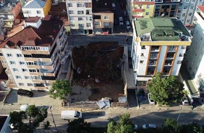Üsküdar’da istinat duvarı çöktü! Üç bina tahliye edildi