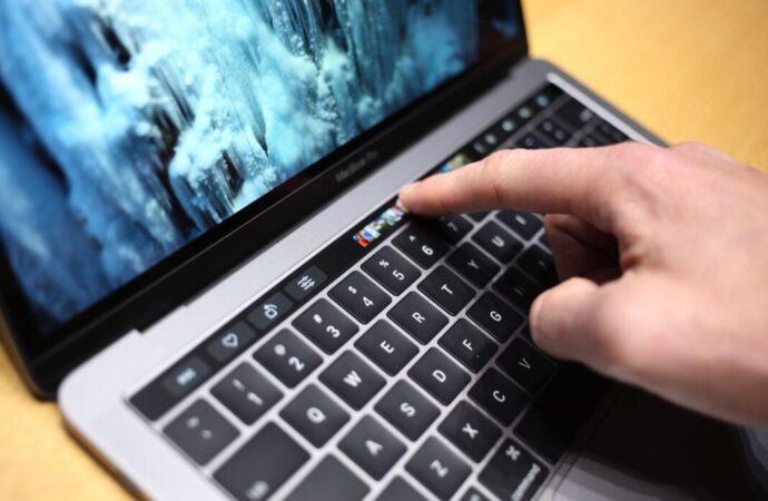 MacBook Pro, ortaya çıkan yeni detaylarıyla üzmeye devam ediyor