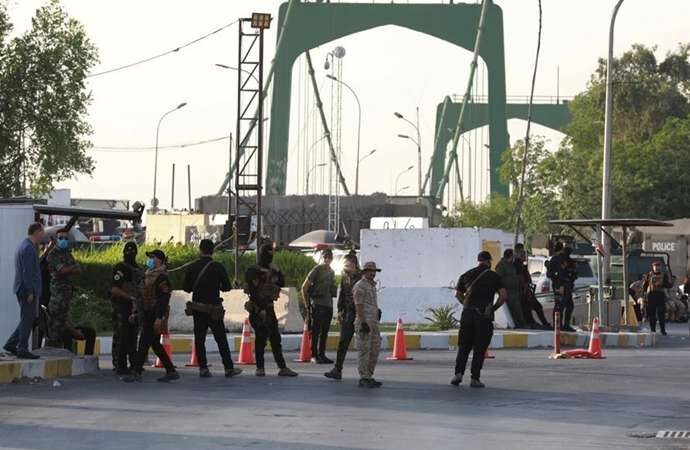 Irak’ta parlamento binası basıldı! Kazımi ‘çekilin’ uyarısı yaptı