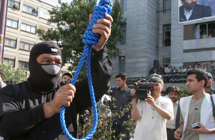 İran İslam Cumhuriyeti’nde 10 kişi idam edildi