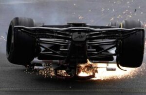Formula 1’de korkunç kaza! Pilot aracında sıkıştı