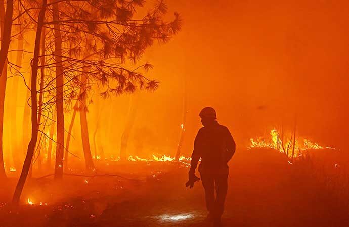 Fransa’da yangın 7 gündür söndürülemiyor! 14 bin 300 hektar kül oldu