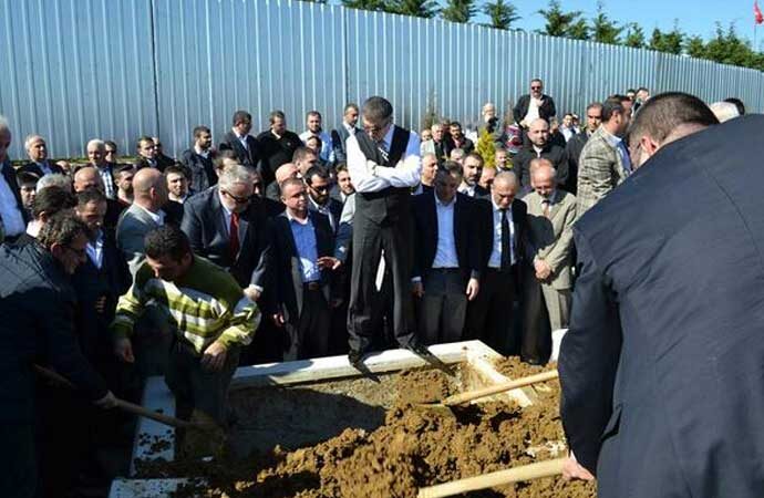Peker “Mehmet Cengiz’le mezarlıkta görüştük” dedi, fotoğrafları çıktı
