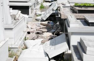 Hasköy Yahudi Mezarlığı tahrip edildi! 5 çocuk gözaltında