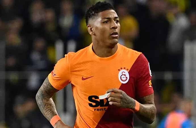 Galatasaraylı futbolcu Patrick Van Aanholt ırkçılığa isyan etti!