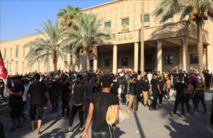 Irak’ta gerginlik sürüyor! Sadr yanlıları Hükümet Sarayı’ndan çıkarıldı