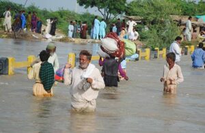 Pakistan sele teslim! Ulusal acil durum ilan edildi