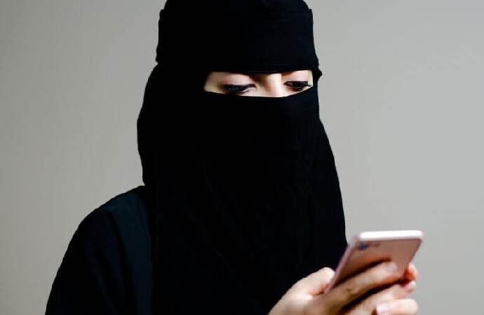 Suudi Arabistan’da bir kadına sosyal medya paylaşımları nedeniyle 45 yıl hapis cezası!