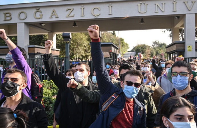 Boğaziçi Üniversitesi davasında öğrencilere ceza yağdı!