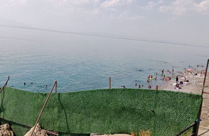 Van Gölü’ne haremlik selamlık plaj için 2 milyon lira harcandı