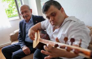 Down sendromlu sanatçı Aras’tan ziyaretine gelen Kılıçdaroğlu’na türkü ziyafeti