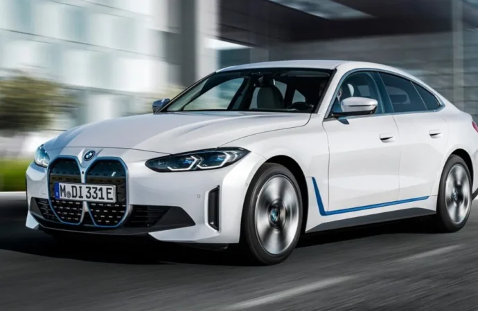 BMW i4 sedanın daha ucuz bir versiyonunu çıkarıyor