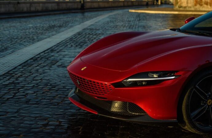 Ferrari, 24 bin otomobilini trafikten çekmek zorunda kaldı