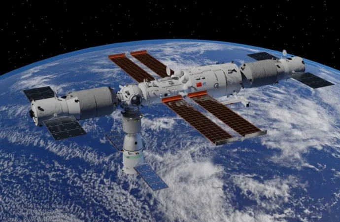 Rusya uzay istasyonu için ilk adımları atıyor