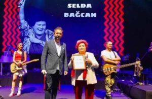Selda Bağcan Beşiktaş’ı coşturdu